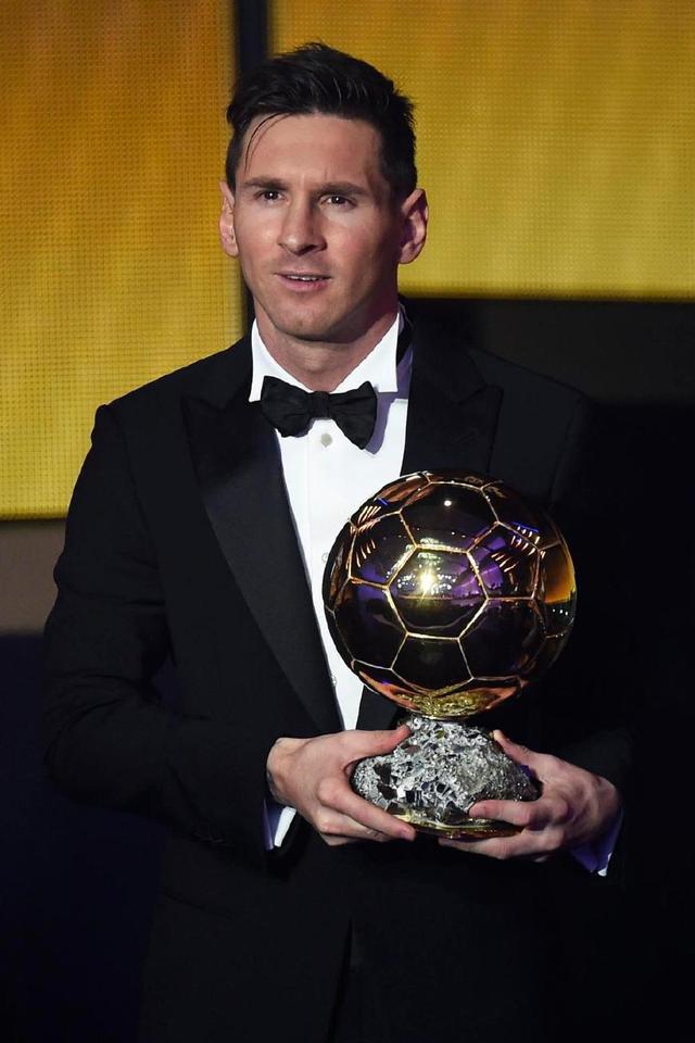 广东男篮101-75胜江苏肯帝亚，18岁小将王洪泽表现亮眼，攻防全面，被视为未来之星。（广东男篮101比75大胜江苏肯帝亚，18岁王洪泽攻防俱佳，获誉未来之星）