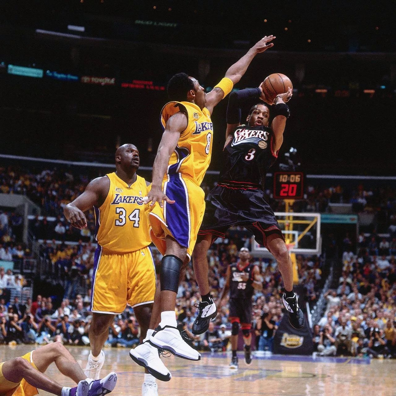 米体：斯帕莱蒂准备重新整合现有球员，由三中卫变阵四后卫（米体：斯帕莱蒂拟重组现有阵容，后防由三中卫改打四后卫）