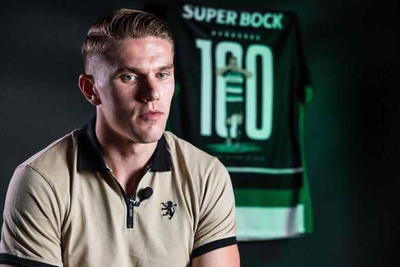 法尔克：凯恩与拜仁愿意续约至2028年，他愿意世界杯后再谈（法尔克：凯恩与拜仁有意将合同续至2028年，谈判将于世界杯后进行）