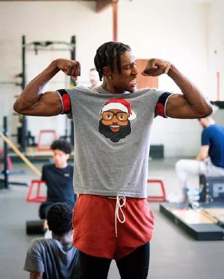 布冯：意大利唯一缺点是偶尔“短路”；无欧战踢是米兰的优势（布冯：意大利唯一瑕疵是偶发短路，无欧战成米兰优势）