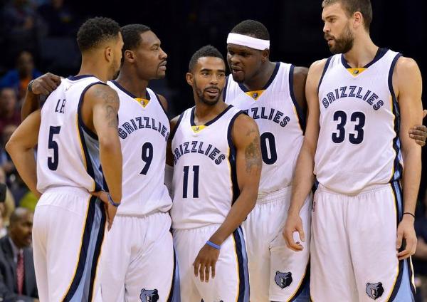 威少一直以来都是一名篮板高手，本场（一向擅长抢板的威少，本场再显功力）