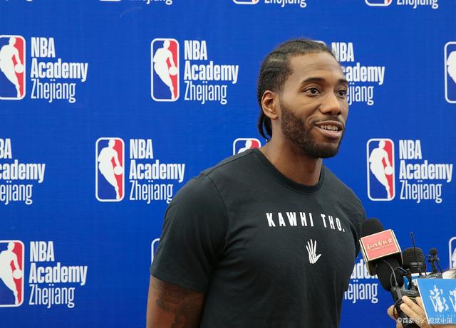 波兰足协谴责投掷烟火球迷：绝不容忍任何违反安全规定的行为（波兰足协痛斥向场内投掷烟火的球迷：对任何破坏安全的行为零容忍）