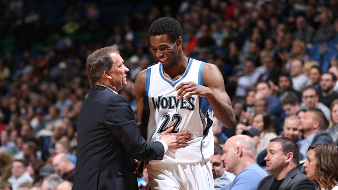 镜报：麦克托米奈上赛季意甲收官战亲签球衣成交价超2.4万欧（镜报：麦克托米奈上季意甲末轮亲签球衣拍卖价突破2.4万欧）