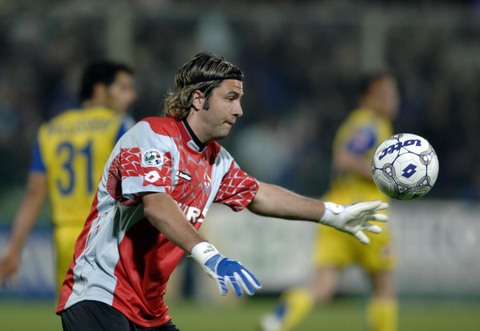 豪取8连胜！福克斯砍29分 文班亚马19+11 亚历山大22分，马刺三杀雷霆（马刺三度击败雷霆喜迎八连胜：福克斯轰29分，文班亚马19+11，亚历山大贡献22分）