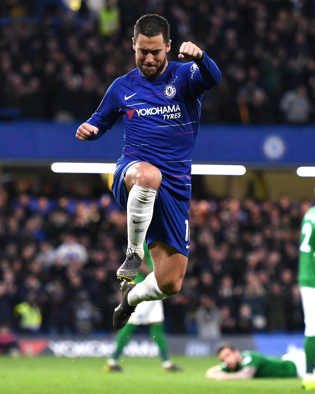 足球报：海港有意杨希，徐彬留洋仍存不确定，西海岸资金有困（足球报：海港相中杨希，徐彬留洋前景未明，西海岸资金吃紧）