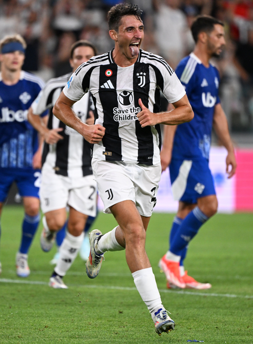 世体：巴萨与格伊已经有数周没有联系，拜仁和利物浦给的更多（世体：巴萨与格伊已多周未沟通，拜仁与利物浦条件更优）