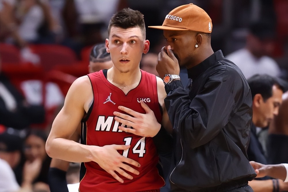 曼联1-1负于西汉姆联，B费错失绝杀，全场射门6次，未进，5轮仅1胜。（曼联1-1战平西汉姆联，B费错失绝杀，6次射门无功而返，近5轮仅1胜）